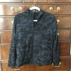 NWOT LULULEMON PACK IT UP RAIN JACKET